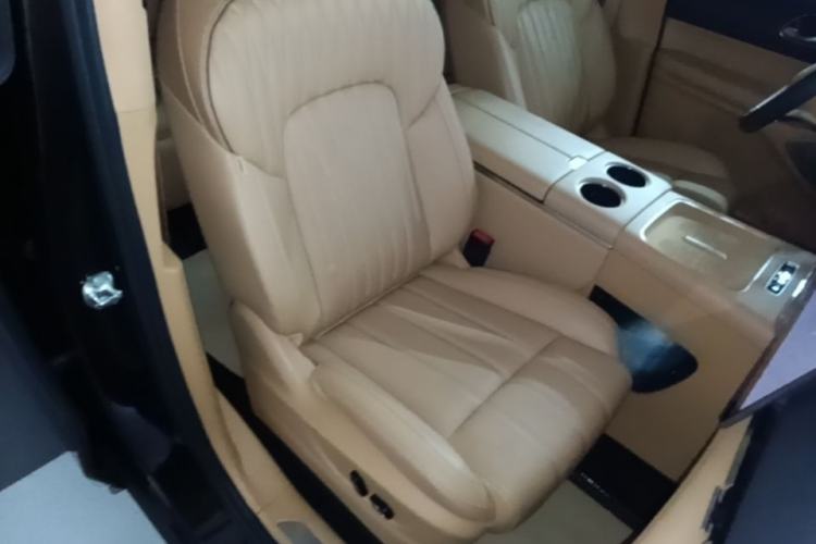 Used VOYAH Dream 2025 PHEV Four-Wheel-Drive Flagship Kunpeng Edition Right Front Seat