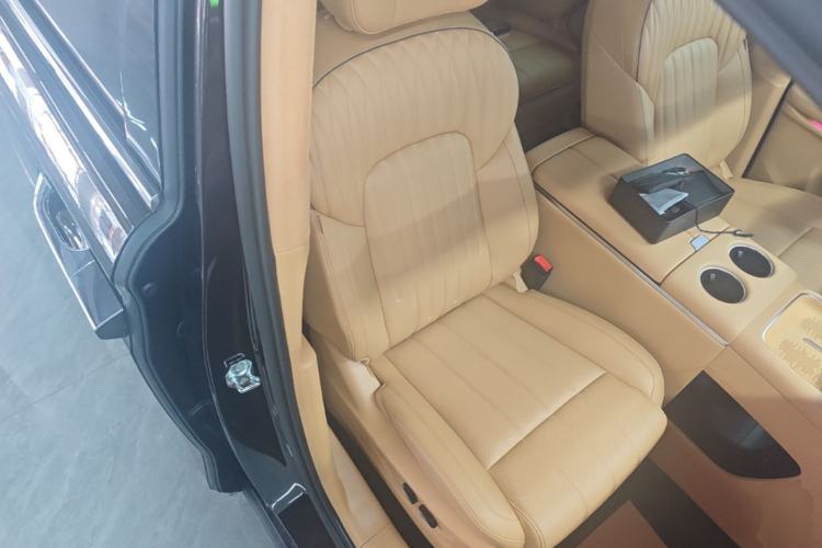 Used VOYAH Dream 2025 PHEV Four-Wheel-Drive Flagship Kunpeng Edition Right Front Seat