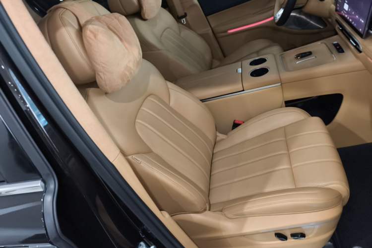 Used VOYAH Dream 2025 PHEV Four-Wheel Drive Prestige Qiankun Edition Right Front Seat