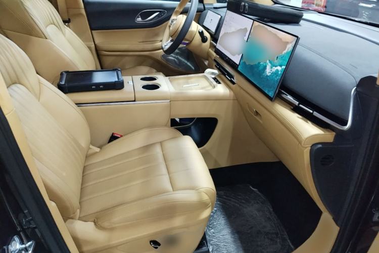 Used VOYAH Dream 2025 PHEV Four-Wheel-Drive Flagship Kunpeng Edition Right Front Seat