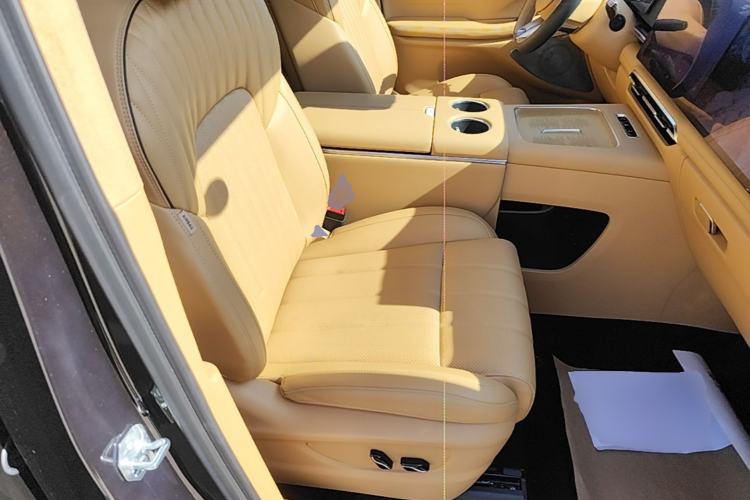 Used VOYAH Dream 2025 PHEV Four-Wheel-Drive Flagship Kunpeng Edition Right Front Seat