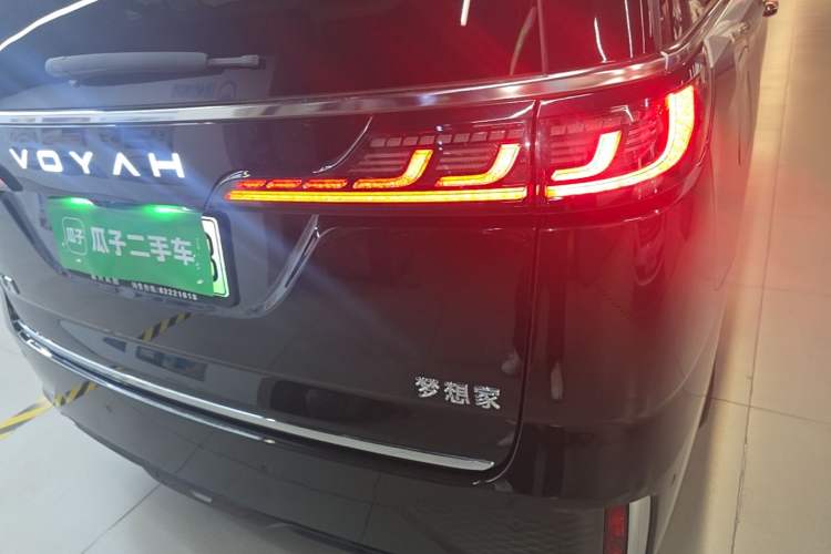 Used VOYAH Dream 2025 PHEV Four-Wheel-Drive Flagship Version – Qiankun Edition Right Rear Taillight