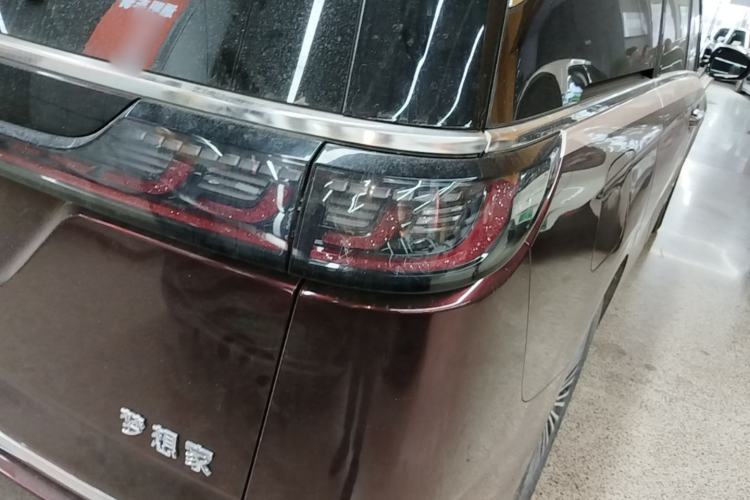 Used VOYAH Dream 2025 PHEV Four-Wheel Drive Prestige Kunpeng Edition Right Rear Taillight