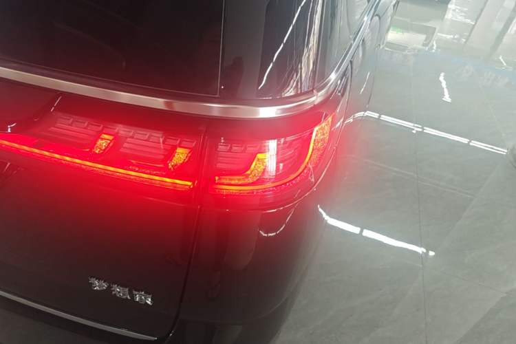 Used VOYAH Dream 2025 PHEV Four-Wheel-Drive Flagship Kunpeng Edition Right Rear Taillight