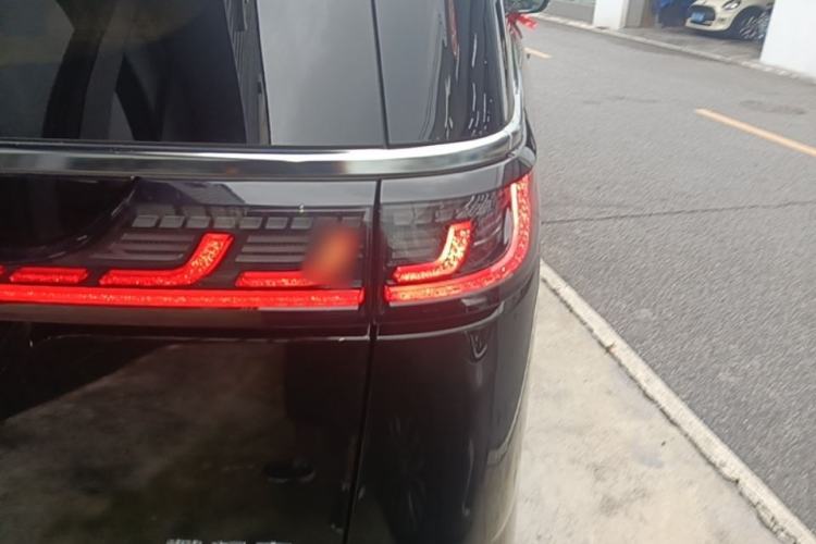 Used VOYAH Dream 2025 PHEV Four-Wheel-Drive Flagship Kunpeng Edition Right Rear Taillight