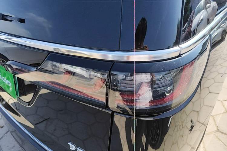 Used VOYAH Dream 2025 PHEV Four-Wheel-Drive Flagship Kunpeng Edition Right Rear Taillight