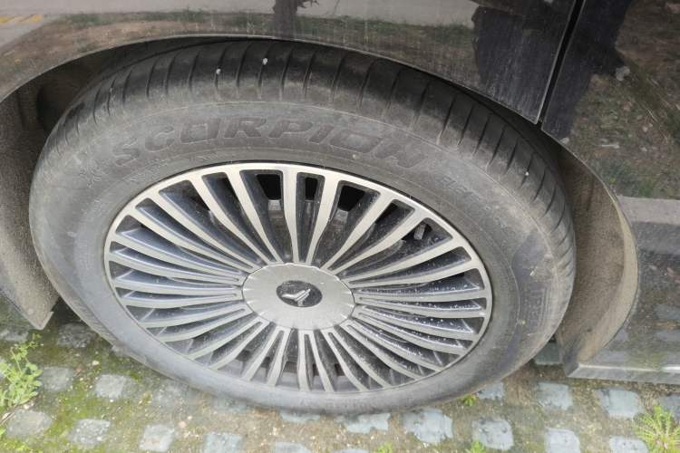 Used VOYAH Dream 2025 PHEV Four-Wheel-Drive Flagship Version – Qiankun Edition Right Rear Wheel Hub