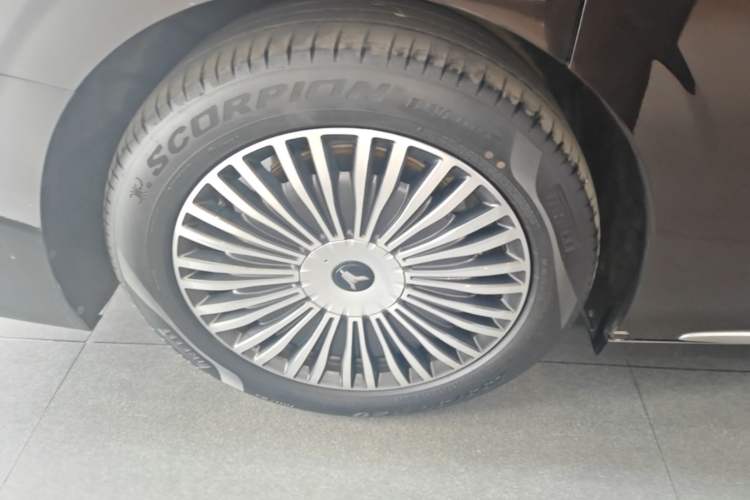 Used VOYAH Dream 2025 PHEV Four-Wheel-Drive Flagship Kunpeng Edition Right Rear Wheel Hub