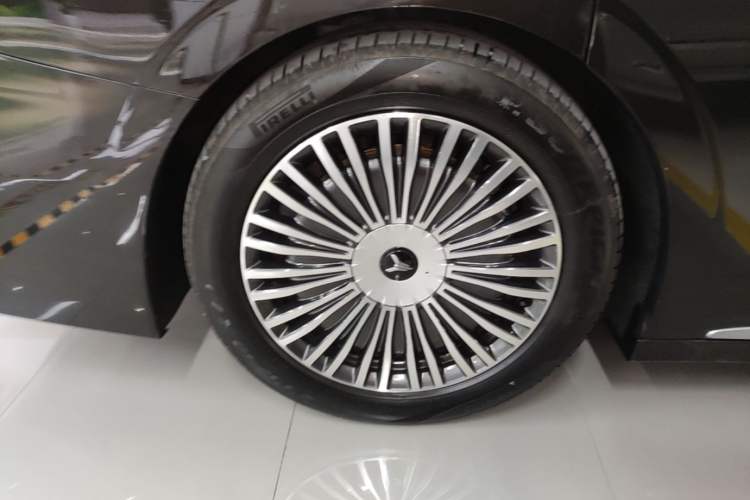 Used VOYAH Dream 2025 PHEV Four-Wheel-Drive Flagship Version – Qiankun Edition Right Rear Wheel Hub