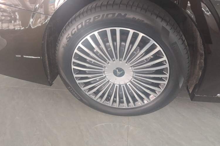 Used VOYAH Dream 2025 PHEV Four-Wheel-Drive Flagship Kunpeng Edition Right Rear Wheel Hub