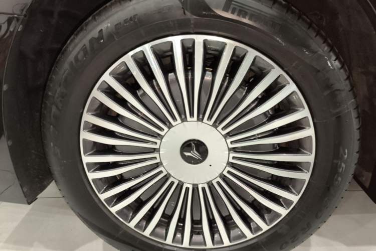 Used VOYAH Dream 2025 PHEV Four-Wheel Drive Prestige Qiankun Edition Right Rear Wheel Hub