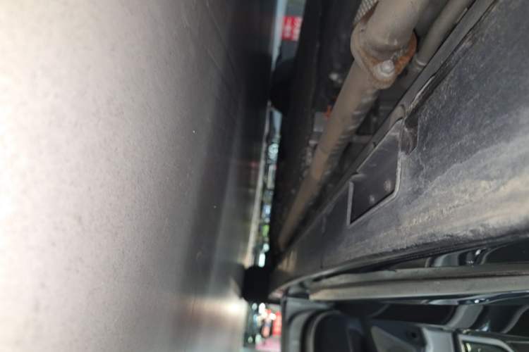 Used VOYAH Dream 2025 PHEV Four-Wheel-Drive Flagship Version – Qiankun Edition Right Side Sill