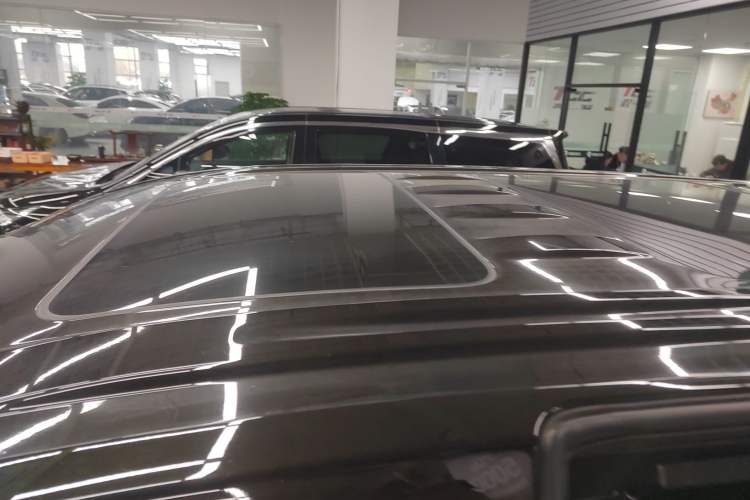 Used VOYAH Dream 2025 EV Four-Wheel Drive Flagship Kunpeng Edition Roof