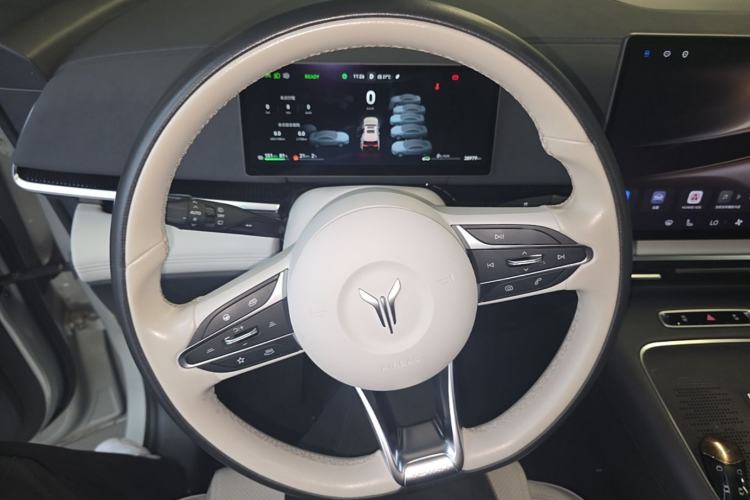 Used VOYAH Dream 2025 PHEV Four-Wheel-Drive Flagship Version – Qiankun Edition Steering Wheel