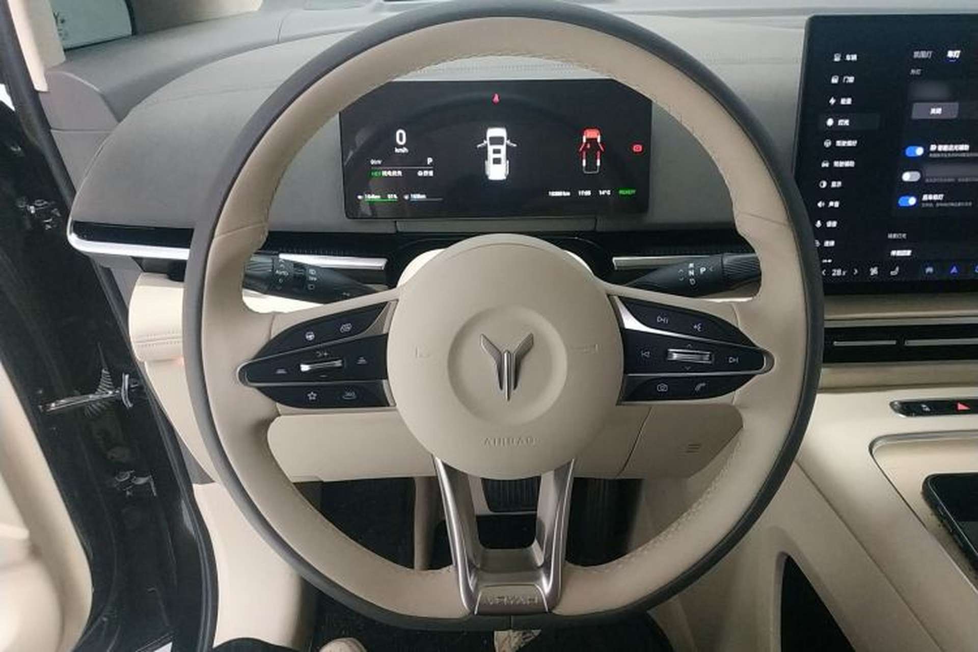 Used VOYAH Dream 2025 PHEV Four-Wheel-Drive Flagship Kunpeng Edition Steering Wheel