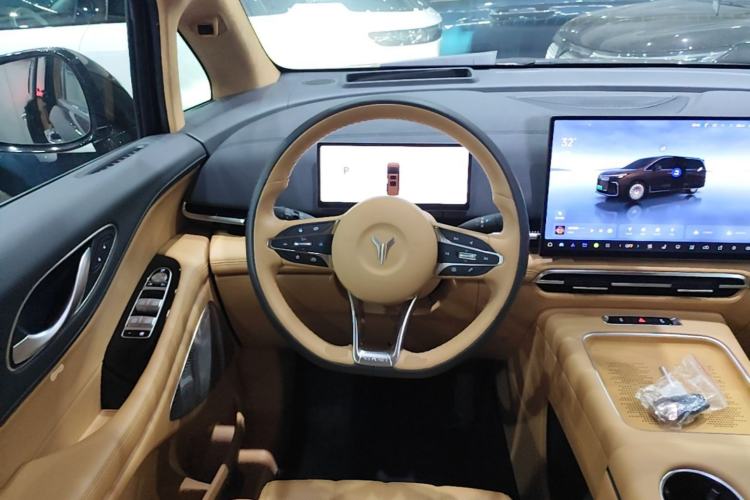 Used VOYAH Dream 2025 PHEV Four-Wheel-Drive Flagship Kunpeng Edition Steering Wheel