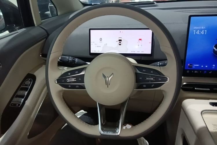 Used VOYAH Dream 2025 PHEV Four-Wheel Drive Prestige Kunpeng Edition Steering Wheel