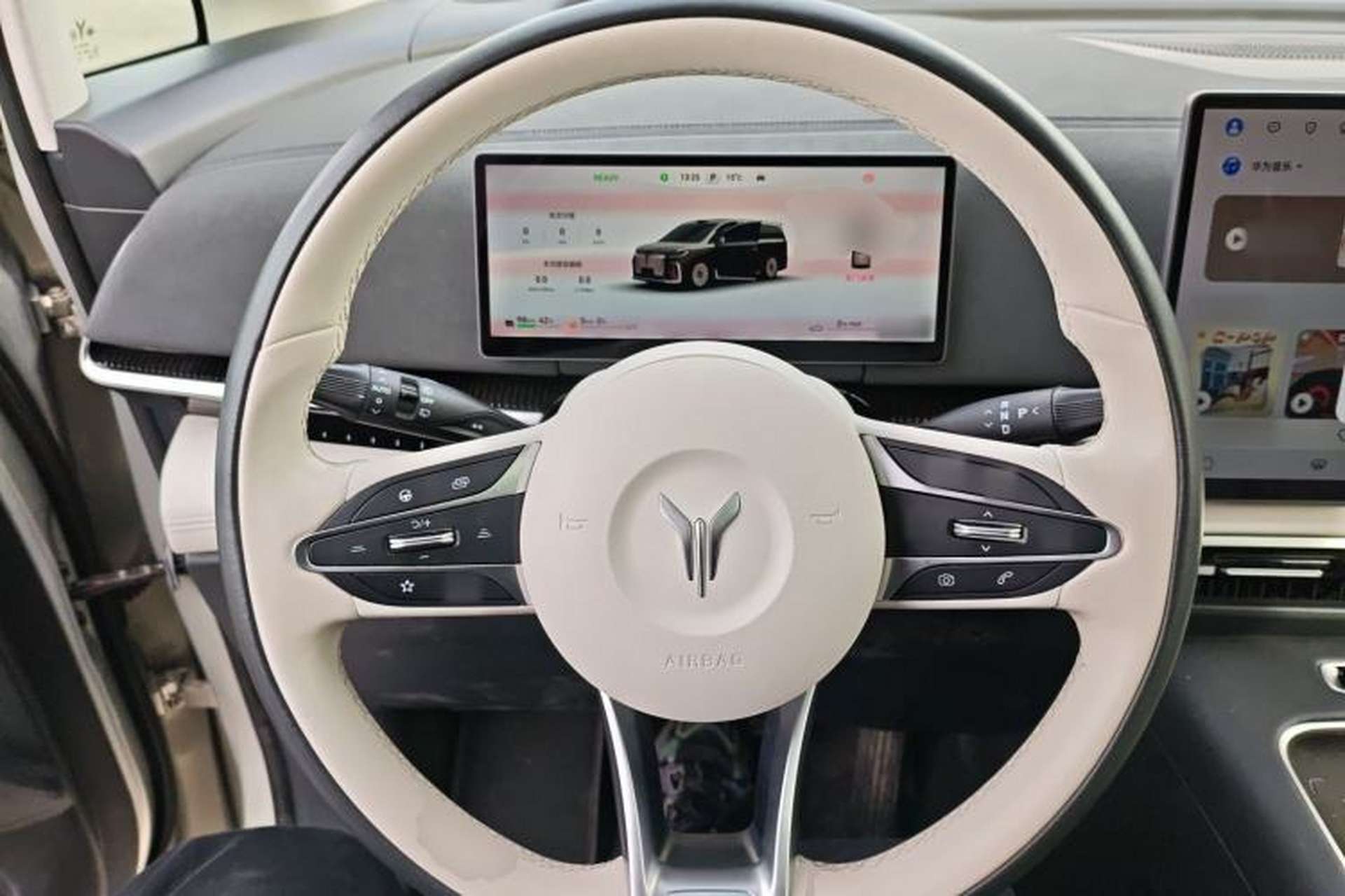 Used VOYAH Dream 2025 PHEV Four-Wheel-Drive Flagship Version – Qiankun Edition Steering Wheel