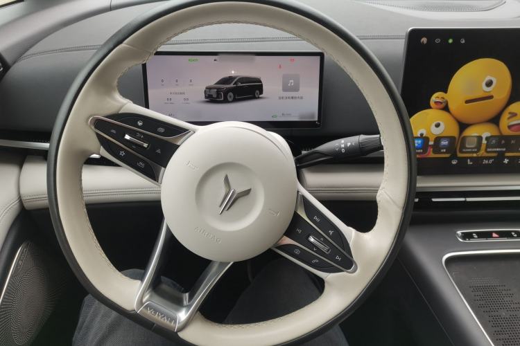Used VOYAH Dream 2025 PHEV Four-Wheel-Drive Flagship Version – Qiankun Edition Steering Wheel