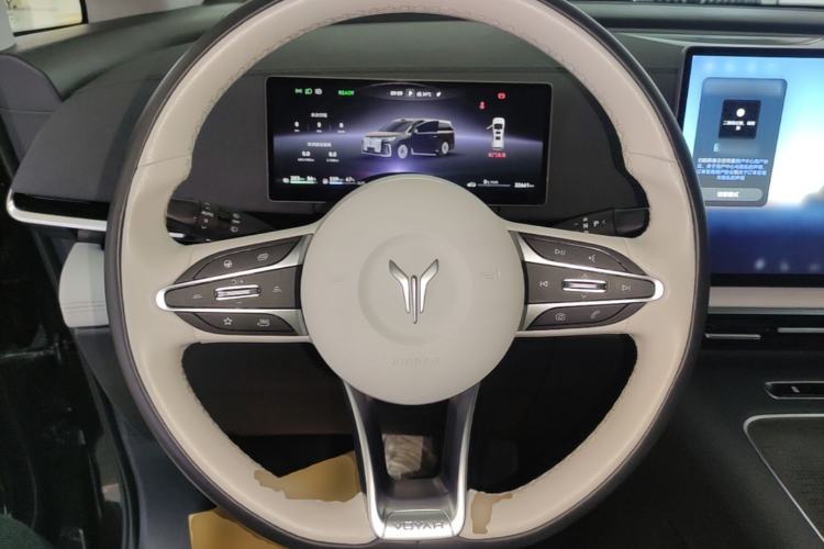 Used VOYAH Dream 2025 PHEV Four-Wheel-Drive Flagship Version – Qiankun Edition Steering Wheel