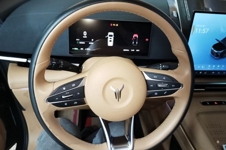 Used VOYAH Dream 2025 PHEV Four-Wheel Drive Prestige Kunpeng Edition Steering Wheel