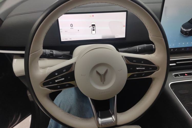 Used VOYAH Dream 2025 EV Four-Wheel Drive Flagship Kunpeng Edition Steering Wheel