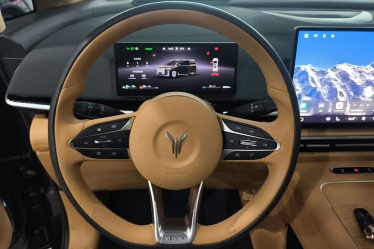 Used VOYAH Dream 2025 PHEV Four-Wheel Drive Prestige Qiankun Edition Steering Wheel