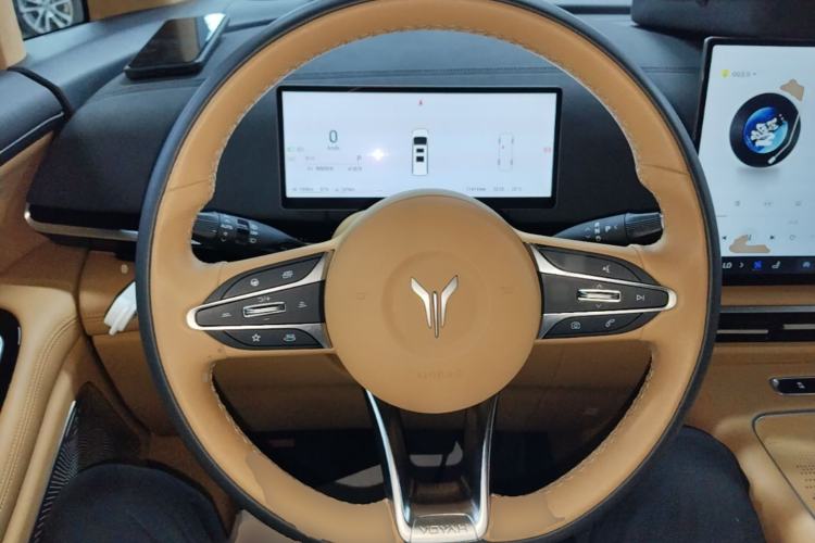 Used VOYAH Dream 2025 PHEV Four-Wheel-Drive Flagship Kunpeng Edition Steering Wheel