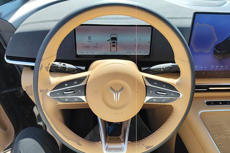 Used VOYAH Dream 2025 PHEV Four-Wheel-Drive Flagship Kunpeng Edition Steering Wheel