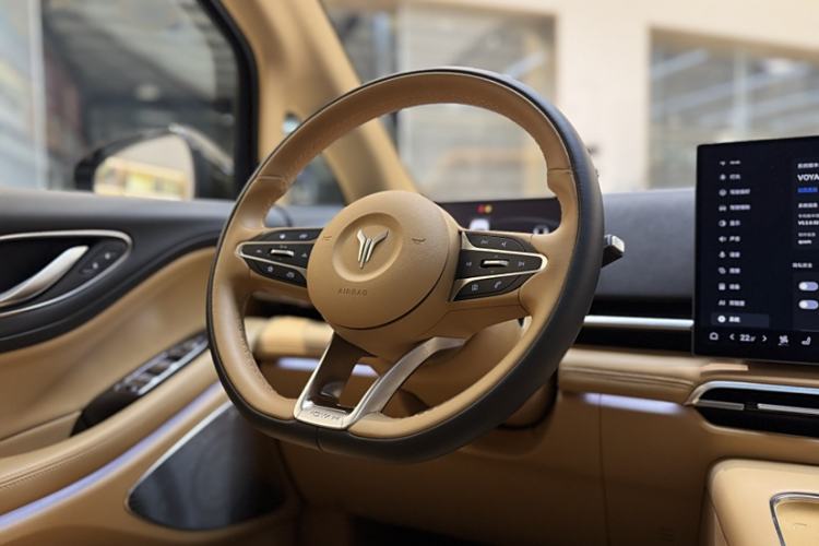Used VOYAH Dream 2025 PHEV Four-Wheel Drive Prestige Kunpeng Edition Steering Wheel
