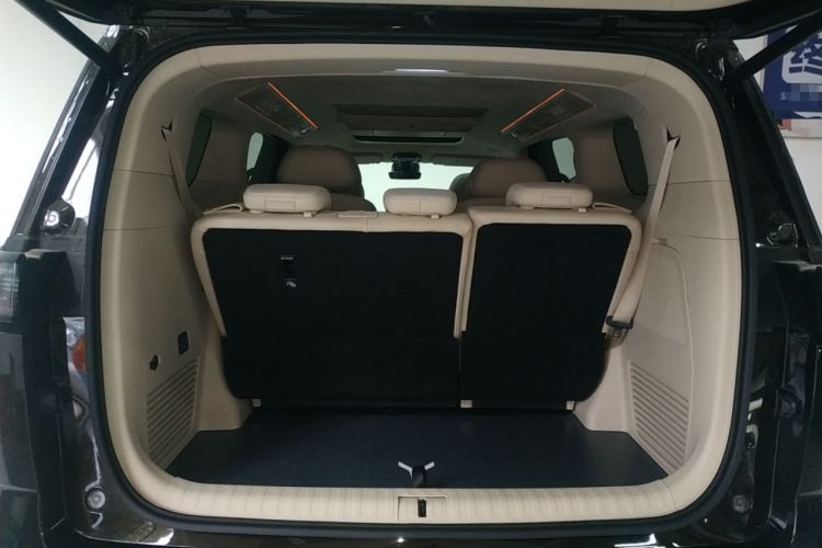 Used VOYAH Dream 2025 PHEV Four-Wheel-Drive Flagship Kunpeng Edition Trunk