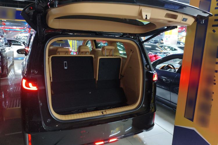Used VOYAH Dream 2025 PHEV Four-Wheel-Drive Flagship Kunpeng Edition Trunk