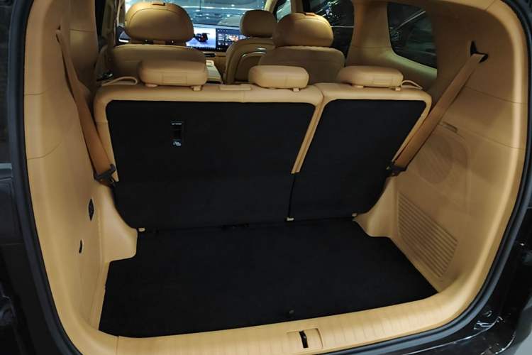 Used VOYAH Dream 2025 PHEV Four-Wheel-Drive Flagship Kunpeng Edition Trunk