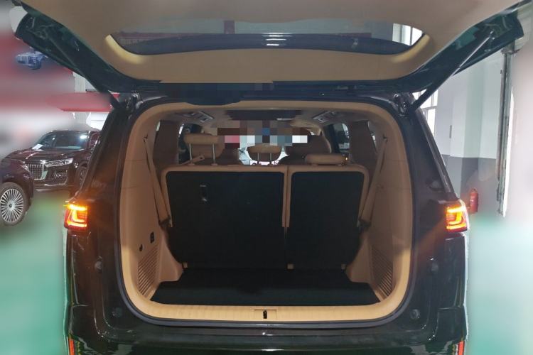 Used VOYAH Dream 2025 PHEV Four-Wheel-Drive Flagship Kunpeng Edition Trunk
