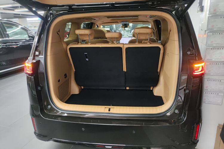 Used VOYAH Dream 2025 PHEV Four-Wheel-Drive Flagship Kunpeng Edition Trunk