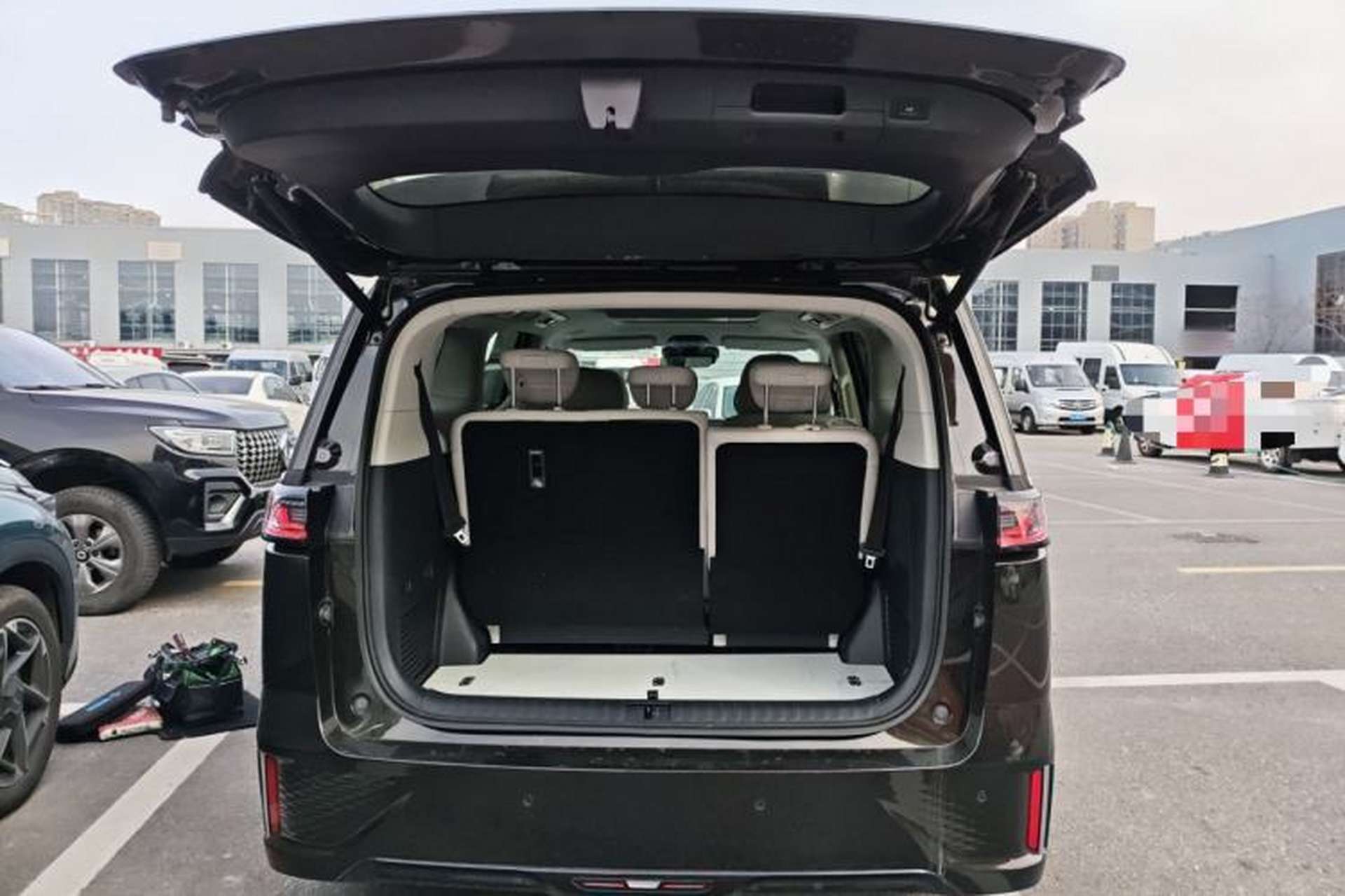 Used VOYAH Dream 2025 PHEV Four-Wheel-Drive Flagship Version – Qiankun Edition Trunk