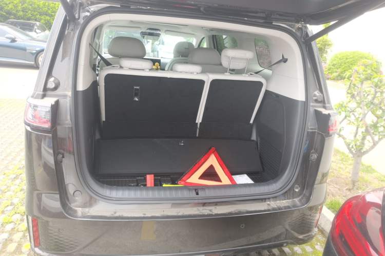 Used VOYAH Dream 2025 PHEV Four-Wheel-Drive Flagship Version – Qiankun Edition Trunk