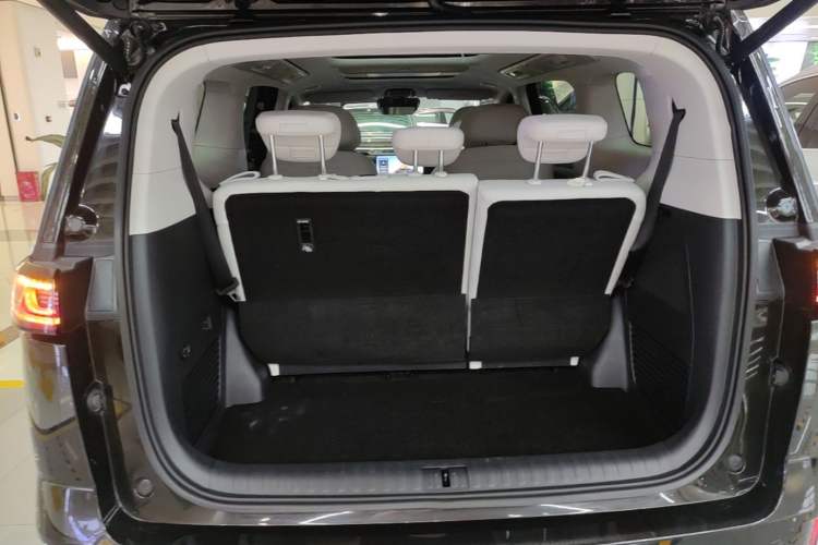Used VOYAH Dream 2025 PHEV Four-Wheel-Drive Flagship Version – Qiankun Edition Trunk