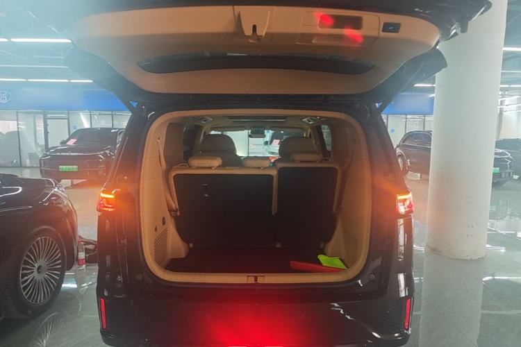 Used VOYAH Dream 2025 PHEV Four-Wheel-Drive Flagship Kunpeng Edition Trunk