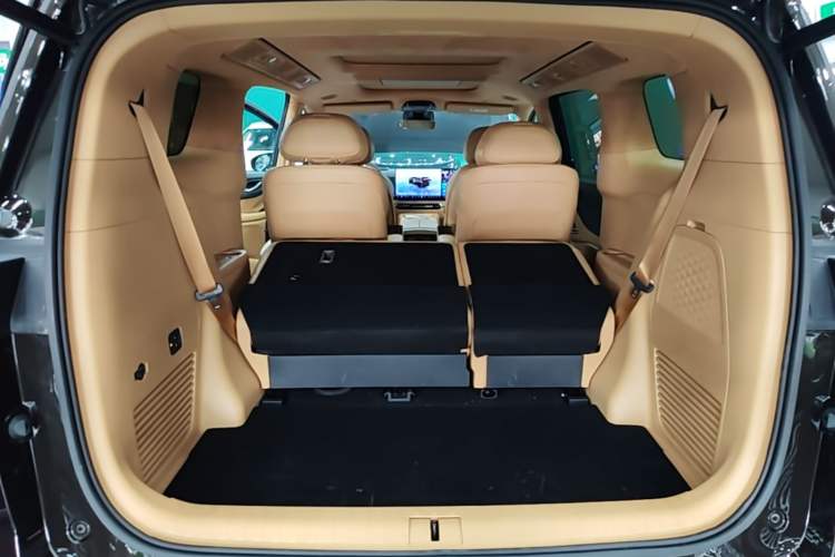 Used VOYAH Dream 2025 PHEV Four-Wheel-Drive Flagship Kunpeng Edition Trunk