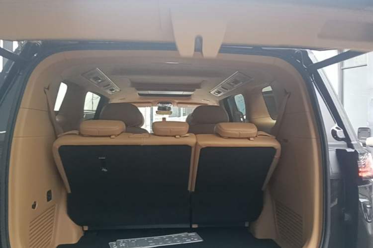 Used VOYAH Dream 2025 PHEV Four-Wheel-Drive Flagship Kunpeng Edition Trunk