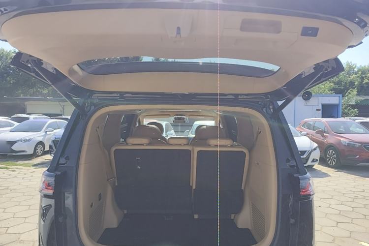 Used VOYAH Dream 2025 PHEV Four-Wheel-Drive Flagship Kunpeng Edition Trunk