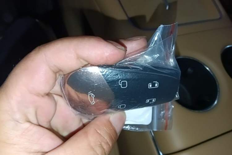 Used VOYAH Dream 2025 PHEV Four-Wheel-Drive Flagship Kunpeng Edition Vehicle Key