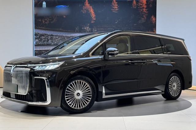 Used VOYAH Dream 2025 PHEV Four-Wheel Drive Prestige Kunpeng Edition