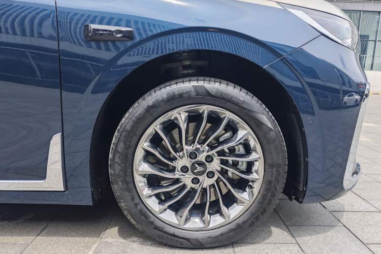 Used VOYAH Dream 2025 PHEV Four-Wheel-Drive Flagship Version – Qiankun Edition Exterior 8