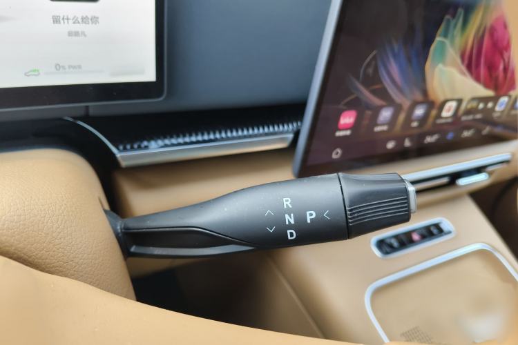 Used VOYAH Dream 2025 PHEV Four-Wheel-Drive Flagship Version – Qiankun Edition Gear Lever
