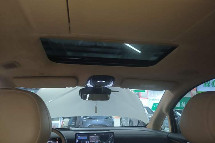 Used VOYAH Dream 2025 PHEV Four-Wheel-Drive Flagship Version – Qiankun Edition Headliner