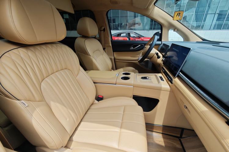 Used VOYAH Dream 2025 PHEV Four-Wheel-Drive Flagship Version – Qiankun Edition Interior 11