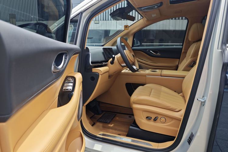Used VOYAH Dream 2025 PHEV Four-Wheel-Drive Flagship Version – Qiankun Edition Interior 5