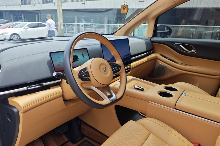 Used VOYAH Dream 2025 PHEV Four-Wheel-Drive Flagship Version – Qiankun Edition Interior 8